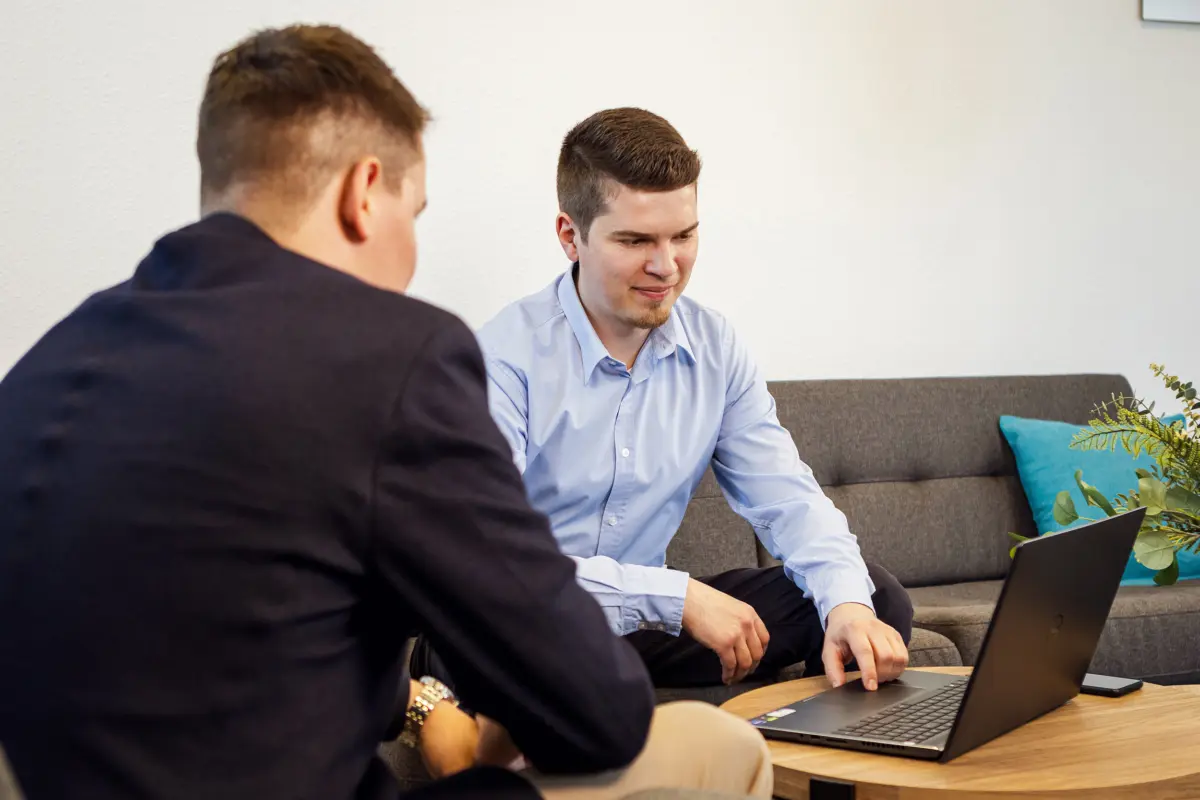 Tobias von TodiMedia im persönlichen Kundengespräch zur Website-Strategie in Soest